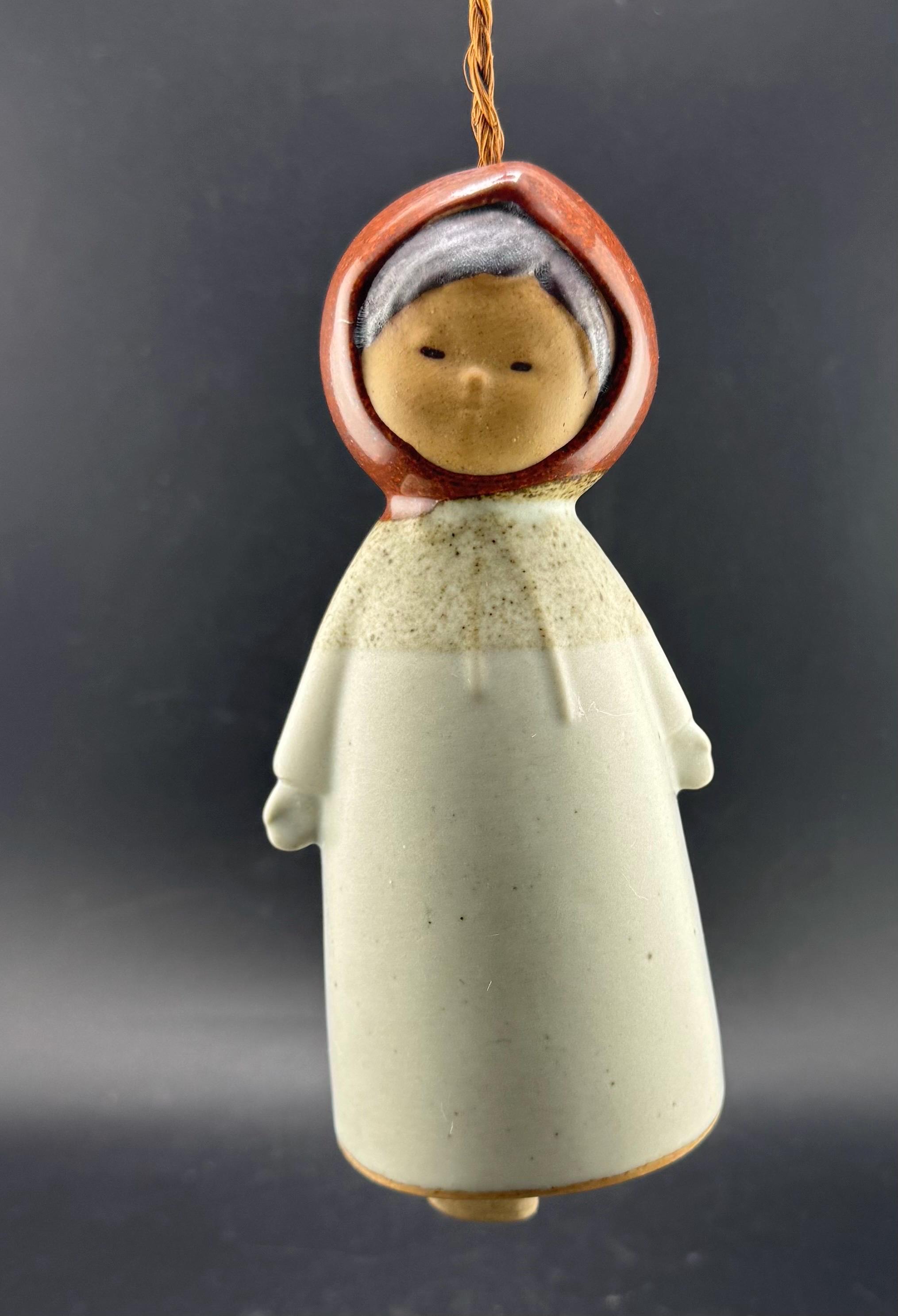 陶器でできた少女のオブジェ プリミティブ ミッドセンチュリー ヴィンテージ Vintage MCM Hankyu Pottery Singing Girl Wind Chime Hanging Bell