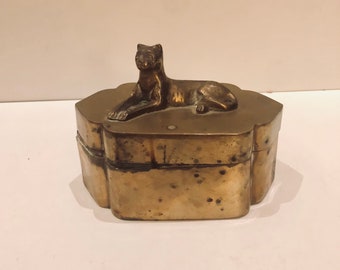 Vintage Scalloped Brass Trinket Box Miniature Panther Figurine on Lid Brass Scalloped Cat Stash Box Boho Decor Lidded Canister Made In India