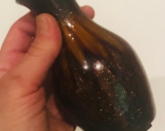 珍しい釉薬を施した小さな陶器のつぼ型花瓶、ミニチュアのフェイク