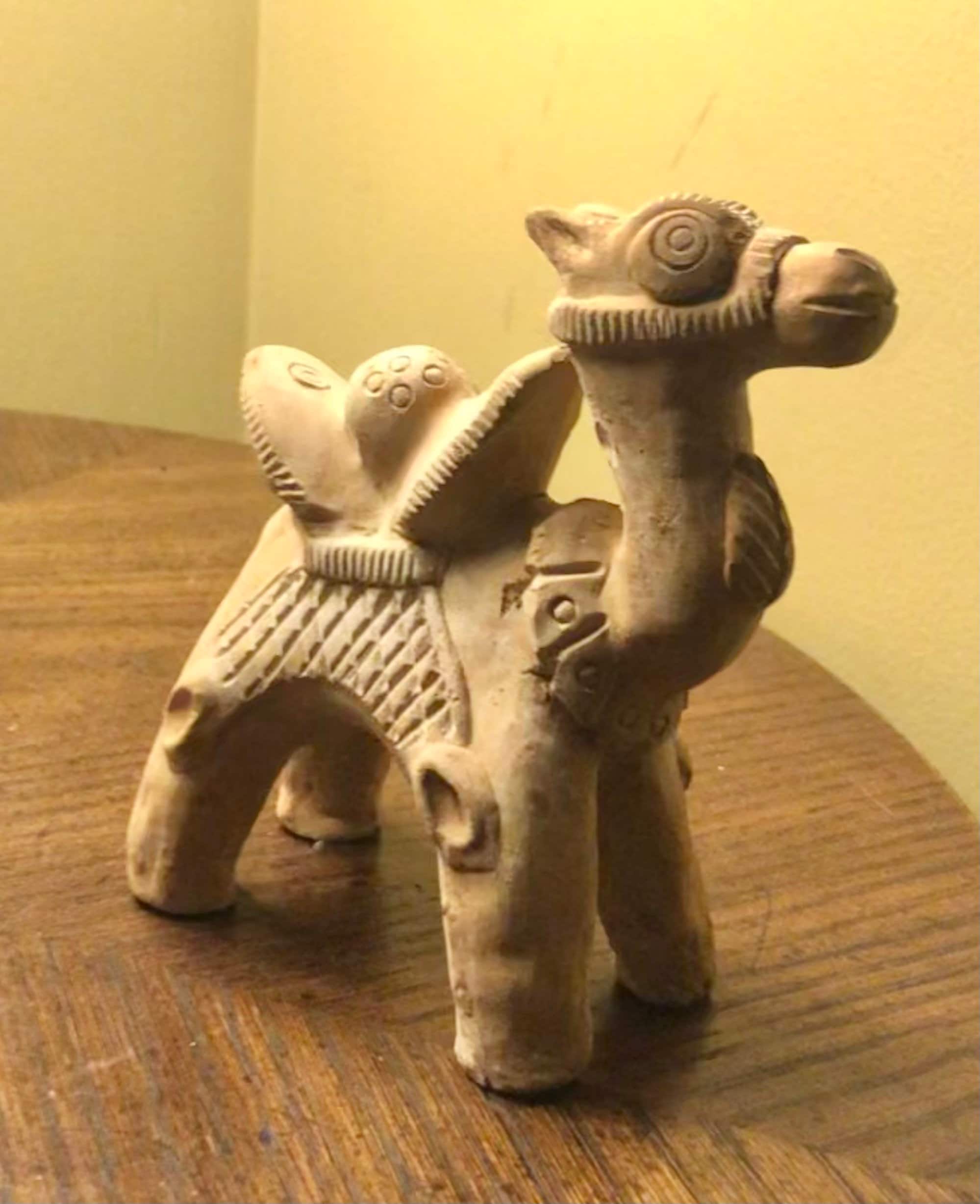 中国 七宝焼き ラクダ A rare lacquered and mother-of-pearl inlaid