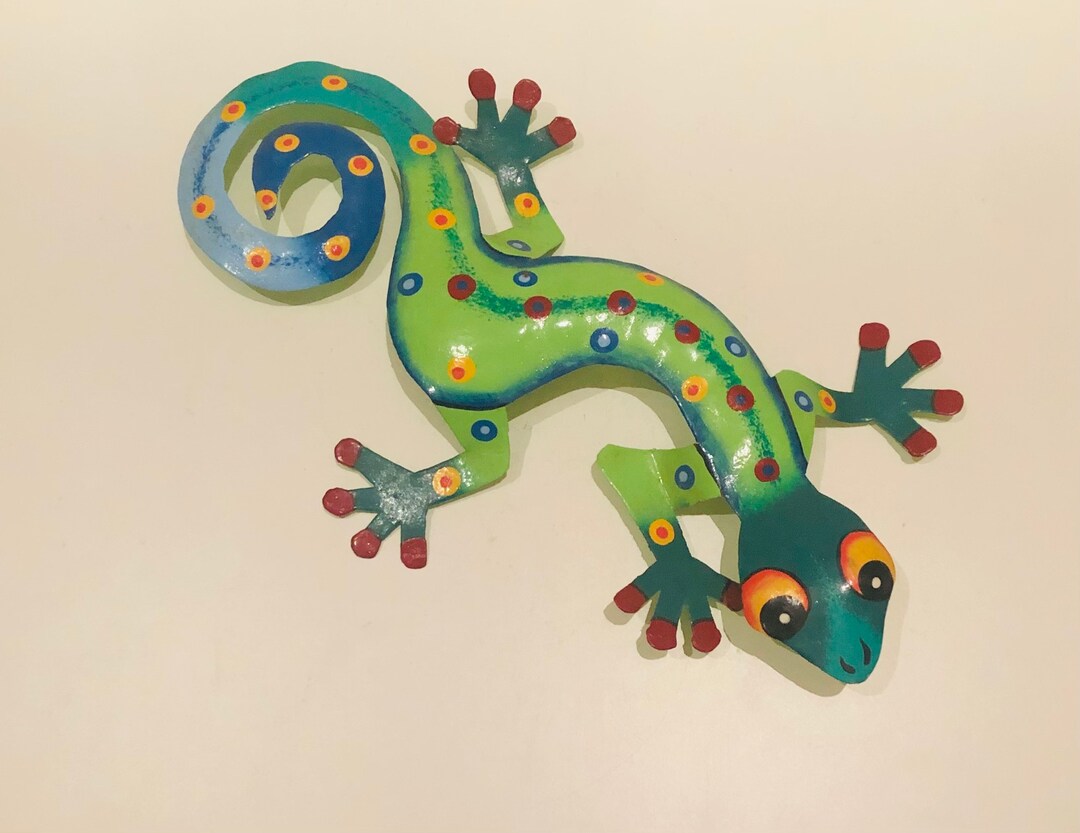 Vtg Hand Painted Haitian Gecko Lizard Metal Sculpture Wall Hanging