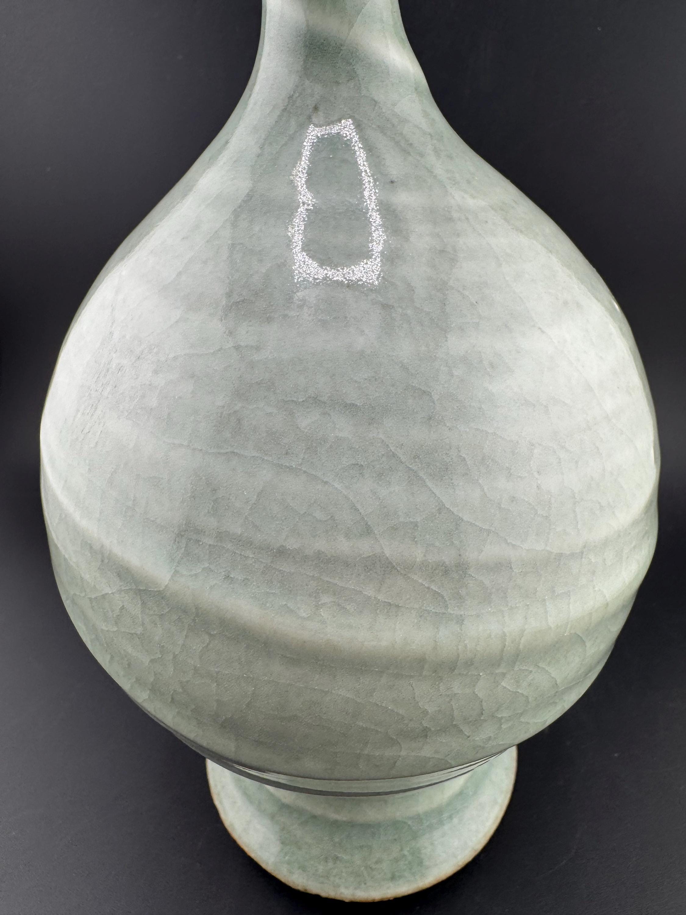 ろくろ回し陶器 青磁 つぼみ花瓶 雑草鉢 渦巻き模様 畝模様 クラシック