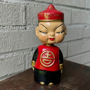 Vintage Mid Century Japanische Nodder Junge Figur Geschlossene Strass Augen Kokeshi Puppe Kleiner Mann Handgefertigte Mico Japan Papier Mâché Statuette