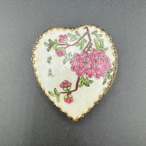 Vintage Antique Chinese Porcelain Shard Trinket Box Heart Shaped Bright Pink Flowers Ring Presentation Box Memento Jewelry Keeper Catchall