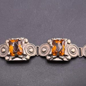 Sierlijke vintage Mexicaanse zilveren armband met citrien en glazen paneel, met vervangen steen, groot formaat, circa 1950, in de huidige staat, 38 gram.