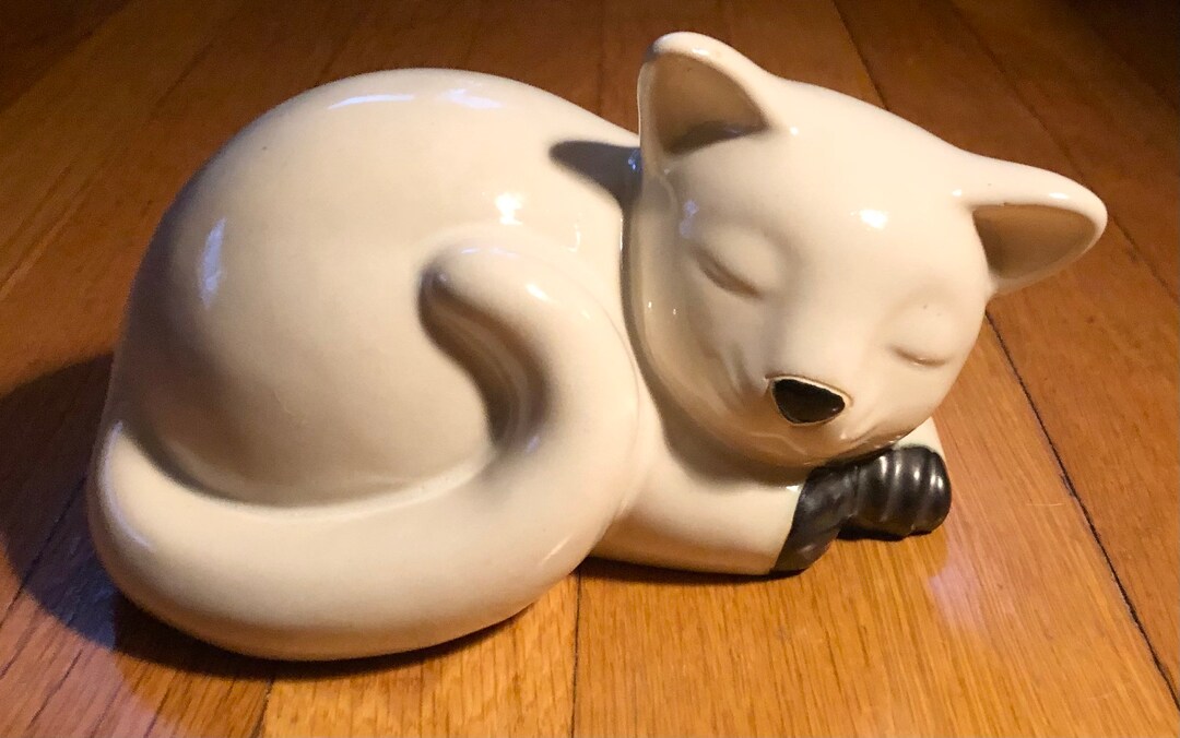 Vintage Sleeping Kitten Cat Ceramic Statuette Made in Vietnam
