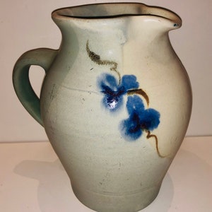 Vintage Signed Kent Follette Pottery Studio Water Pitcher Hand Painted Purple Blue Violets Flowers Pinched Spout American Art Pottery
