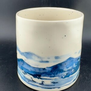 Mug Anthropologie d'occasion, lettre L flottante, monogramme L, initiales bleues et graphismes paysage eBay, glaçure mouchetée, tasse à café en grès de qualité image 8