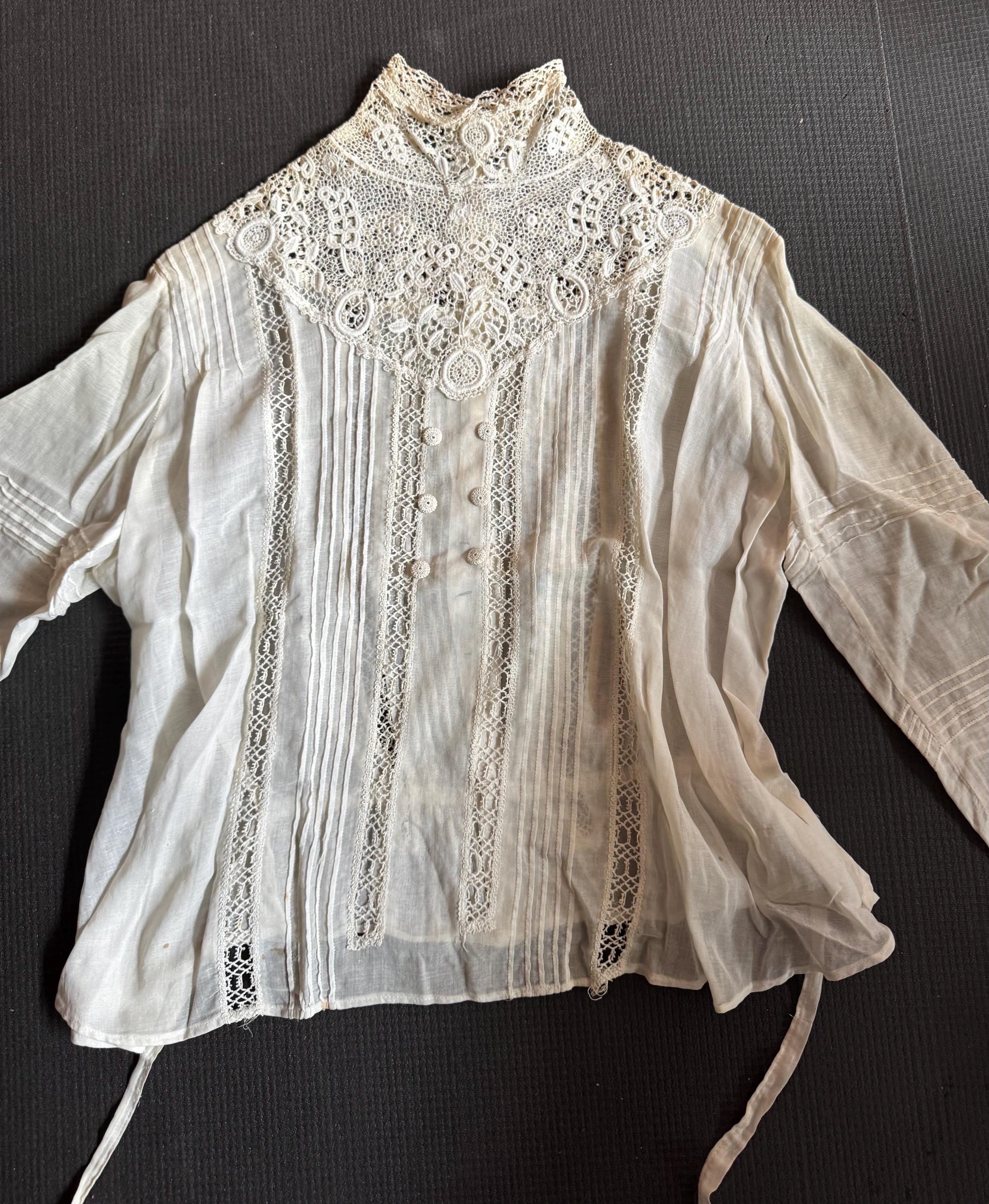 Pasterip Battenberg lace design blouse
