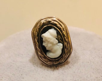 Antique Black & White Hardstone Onyx Cameo Ring Edwardian Small Cameo Pinky Ring size 3 1/2