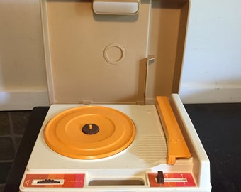 Vintage Fisher Price Record Player Child's Turntable White and Yellow Turntable 1978 33/45 Rpm Model 825 49B8