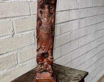 Antike verzierte chinesische Gott Bodhisattva Skulptur in Drachenrobe Statue geschnitzten Buchsbaum asiatischen buddhistischen Gottheit Wisheits Mudra Buddha Altar
