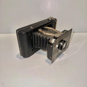 Antique Art Deco Jiffy Kodak Six-20 Series II Twindar Lens Folding Camera Eastman Kodak Rochester NY Made in USA Untested Film 620 Prop Only