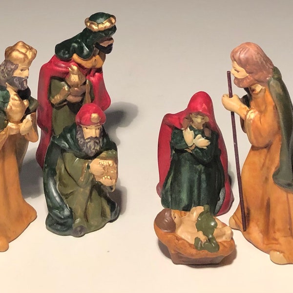 Fabelhafte Vintage Porzellan Krippe ca 1980er Jahre 6 Teilig Weihnachtskrippe Heilige Familie und Heilige drei Könige Neu Alter Ladenbestand