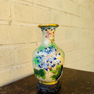 Small Vintage Chinese Cloisonné Vase Blue Pink Chrysanthemum Flowers Bud Vase on Wooden Stand Chinoiserie Weed Pot Floral Asian Decor