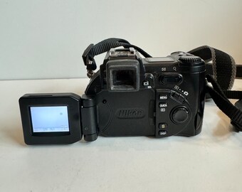 2003 Vintage Nikon Coolpix 5700 Digital Camera Bundle W 256 MB