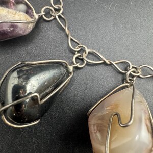 Pulseira vintage de ágata com pingentes, feita à mão com pedras polidas e gemas verdadeiras. imagem 5
