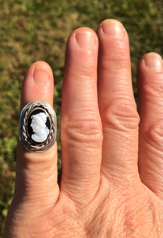 Antique Black & White Hardstone Onyx Cameo Ring E… - image 2