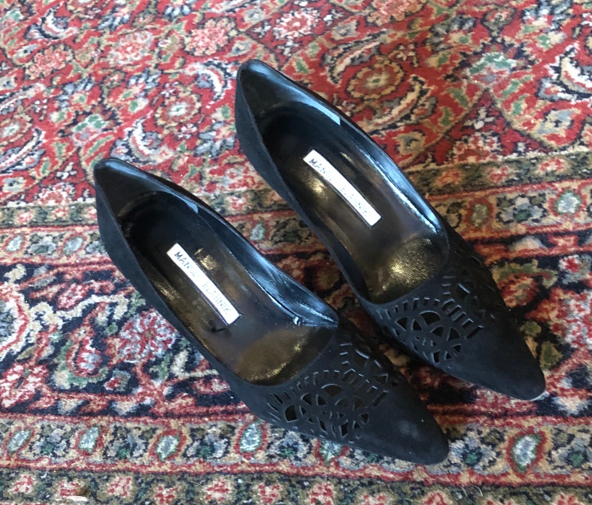 SERBA | Black Suede and Velvet Bow Detail Pumps | Manolo Blahnik