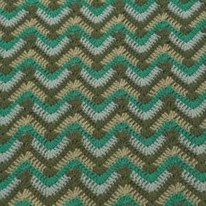 Vintage MCM 70s Shades of Green Earthtone Chevron Zigzag Afghan Blanket Homemade Crocheted Hippie Blanket Mid Century Throw Wall Hanging