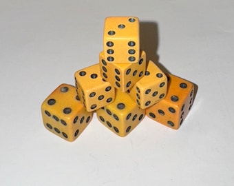 7 Vintage Butterscotch Bakelite Dice inc 2 Small Pairs 1 Larger Pair plus Extra Die Straight Sided Casino Game Pieces Upcycled Charms 3 Sets