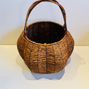 Vtg Woven Rope Wicker Basket Kitchen Farmhouse Decor Fruit Apple Basket Easter Egg Basket Pumpkin Shape Harvest Folk Art Cottage Core
