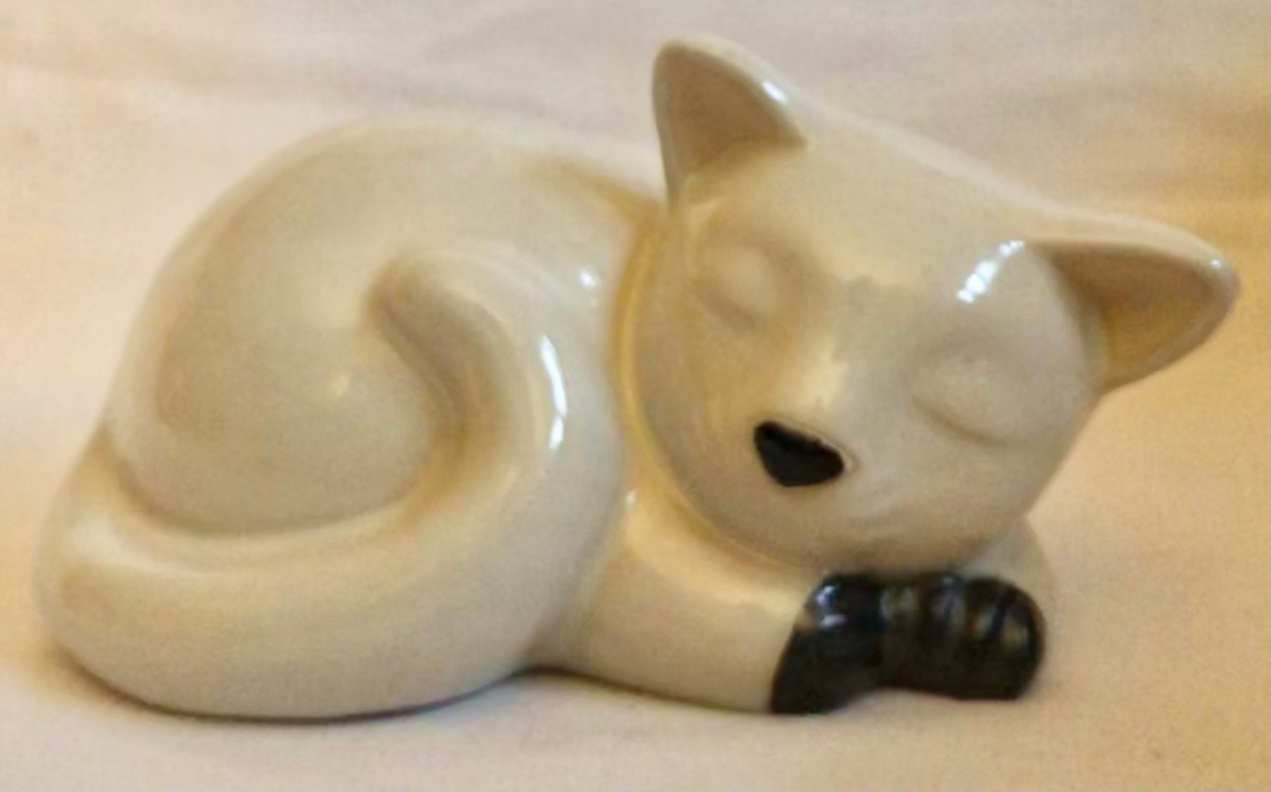 Vintage Sleeping Kitten Cat Ceramic Statuette Made in Vietnam