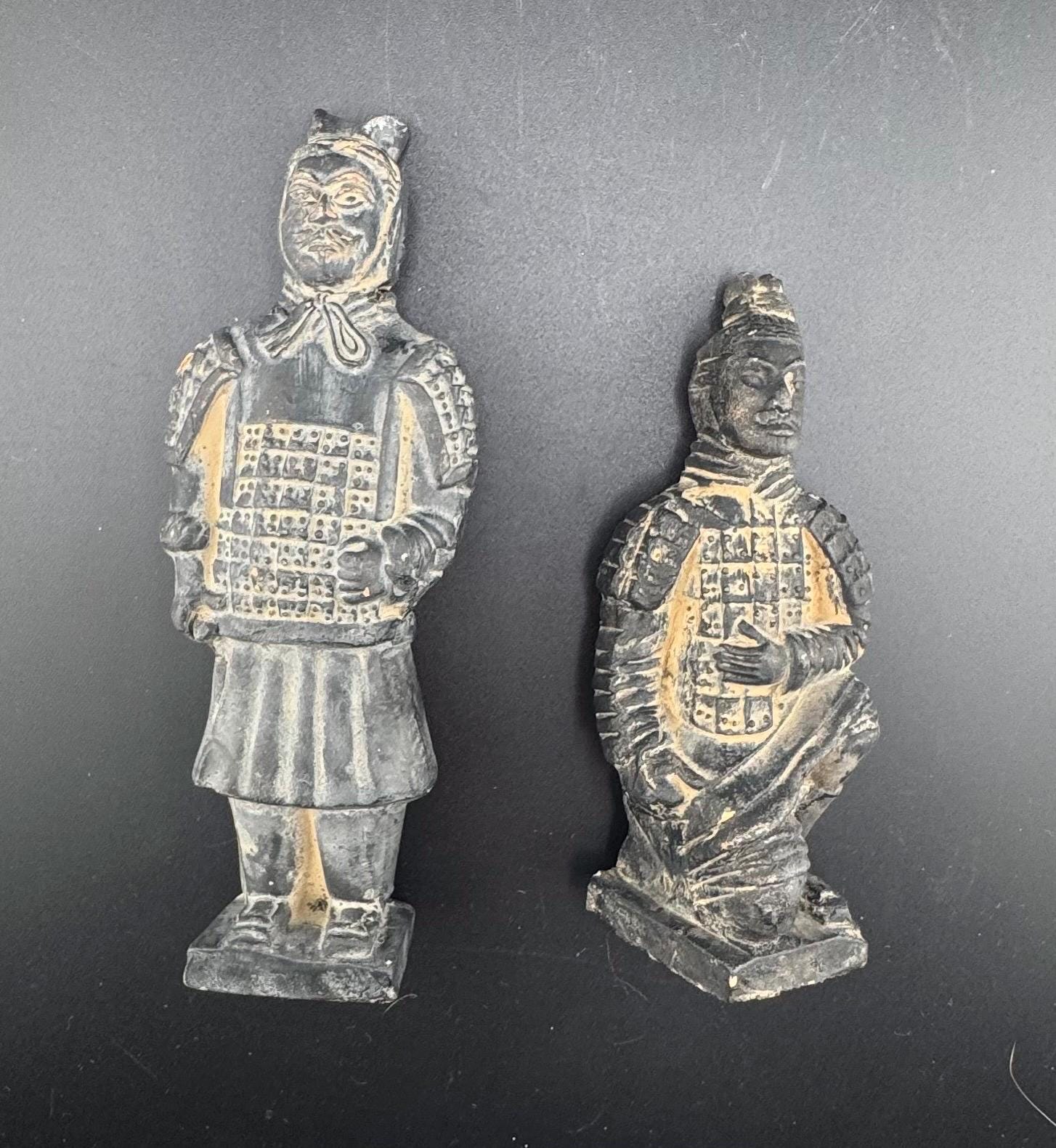 ヴィンテージ 中国製 兵馬俑 ひざまずく戦士と常備軍兵士の像 古代秦