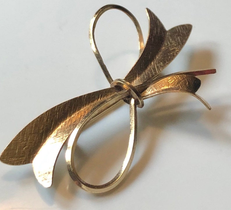 Vintage Carl Art Brooch Modernist Gold Filled Brooch Retro Ribbon Figural Brooch with Florentine Finish