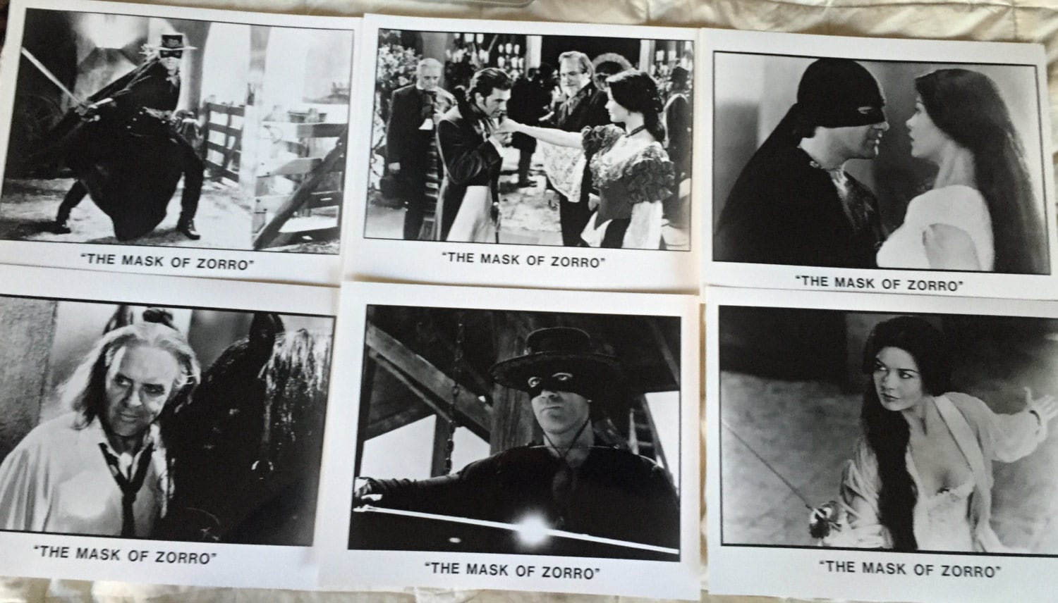 アントニオ・バンデラス直筆サイン入り超 大型写真…マスク・オブ・ゾロ