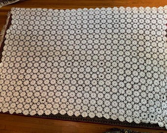 Vintage White/Ecru Crocheted Bedspread Tablecloth Coverlet Scalloped Border Floral Flowers Pinwheel Cottagecore Wall Hanging Tea Stained