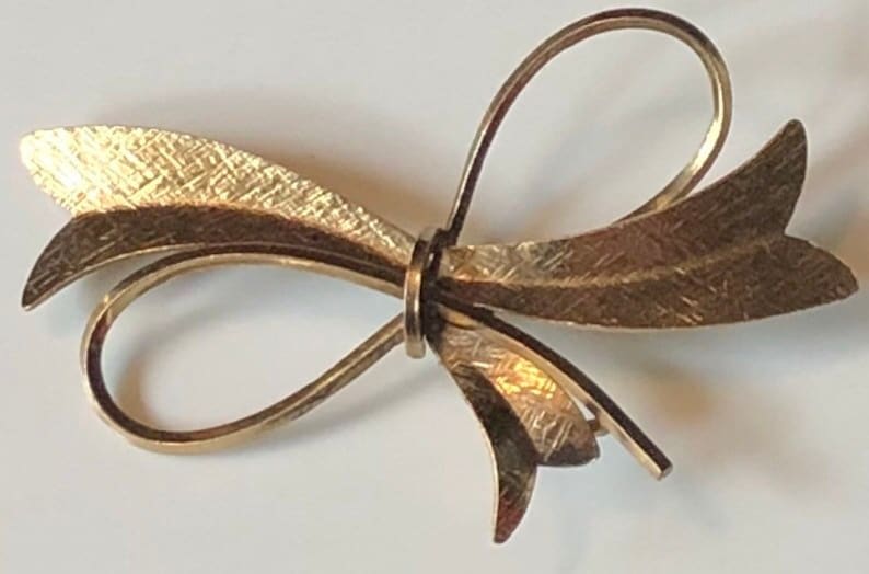 Vintage Carl Art Brooch Modernist Gold Filled Brooch Retro Ribbon Figural Brooch with Florentine Finish