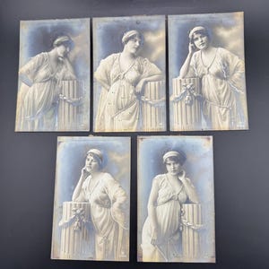 Serie di foto antiche Belle Époque, Lady Wally edoardiana in abito greco-romano, cartoline tedesche, decorazioni dipinte a mano, 5 cartoline fotografiche inutilizzate