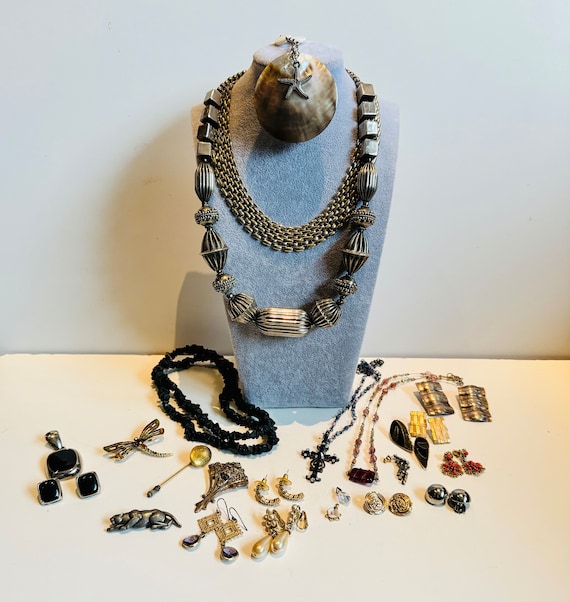 LOT De Bijoux Anciens Et Vintage - Bague, Boucles D'oreilles, Médaillon, Fermoir - Occasion