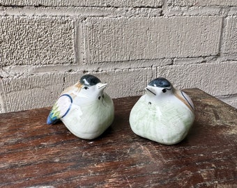 Vintage Chubby Birds Shaker Set Salt & Pepper Shakers Hand Painted Robins or Sparrows Colorful Little Fatties w Stoppers 1980s Taiwan