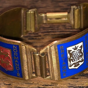 Pulsera de recuerdo francesa antigua con escudos de armas franceses, paneles esmaltados, Francia, Langeudoc, Normandía, Bretaña, recuerdo de vacaciones europeas