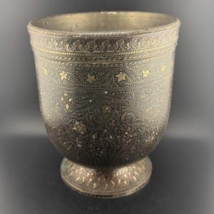 Antike Mideastern Silber Inlay Fußschale Verzierte Metallarbeit Islamisches Gefäß Herzstück Upcycled Blumenvase Tischdekoration Boho As Is 1700er Jahre