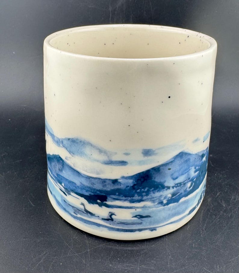 Mug Anthropologie d'occasion, lettre L flottante, monogramme L, initiales bleues et graphismes paysage eBay, glaçure mouchetée, tasse à café en grès de qualité image 7