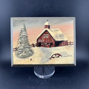 Art folklorique vintage rustique, peinture sur bois, couverte de neige, clôture de grange, sapin, scène rurale, artiste signé C Carter Georgia Estate
