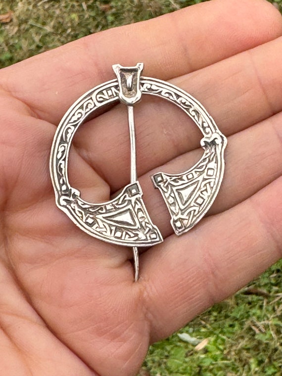 Vintage Sterling Silver Celtic Pennanular Brooch … - image 6