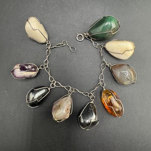Pulseira vintage de ágata com pingentes, feita à mão com pedras polidas e gemas verdadeiras. imagem 1