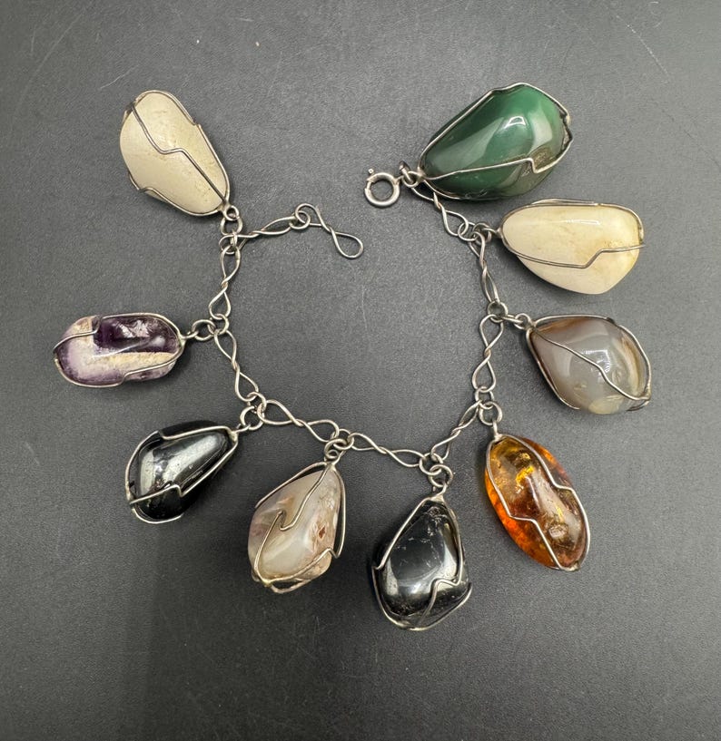 Pulseira vintage de ágata com pingentes, feita à mão com pedras polidas e gemas verdadeiras. imagem 1