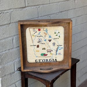 Charmante Karte von Georgia Nadelspitze Tablett Wandbehang Atlanta Savannah Macon Columbus Augusta Dogwoods Cottagecore