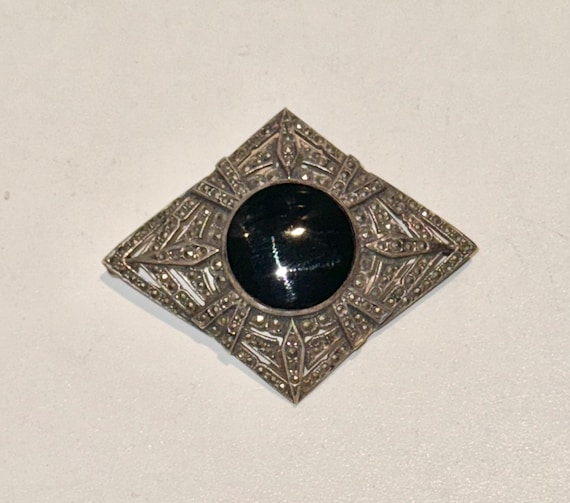Large onyx marcasite brooch - Gem