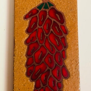 Vintage handgemalte rechteckige texturierte mexikanische Keramikfliesen Red Hot Chili Peppers Wandkunst Texeramics Texas Quarry Tile Art Trivet