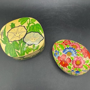 2 Vintage Kashmiri Papier-Mâché Trinket Boxes Egg Shaped Stashbox & Nasturtiums w Grasshopper Cricket Floral Handmade Fetco Made in India