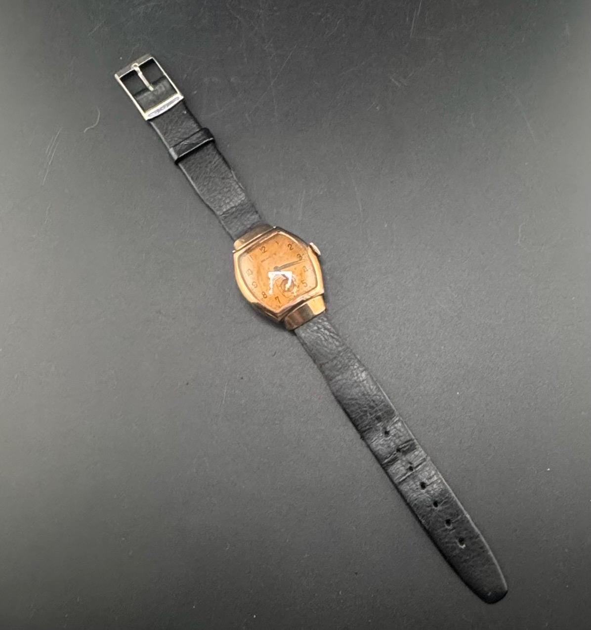 Vintage Rose Gold Benrus Wristwatch Mid Century Men's or Women's