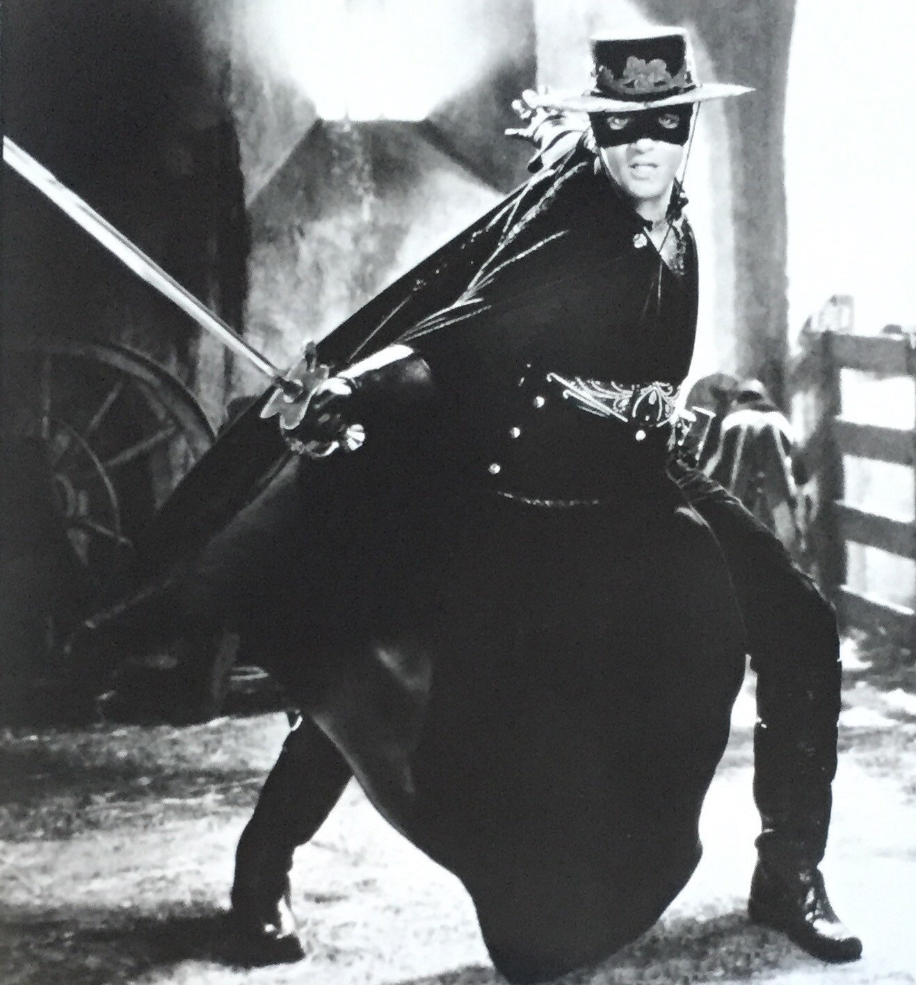 Х ф зорро. Антонио бандерас зорро. Антонио бандерас зорро. Маска зорро бандерас. Х ф зорро.