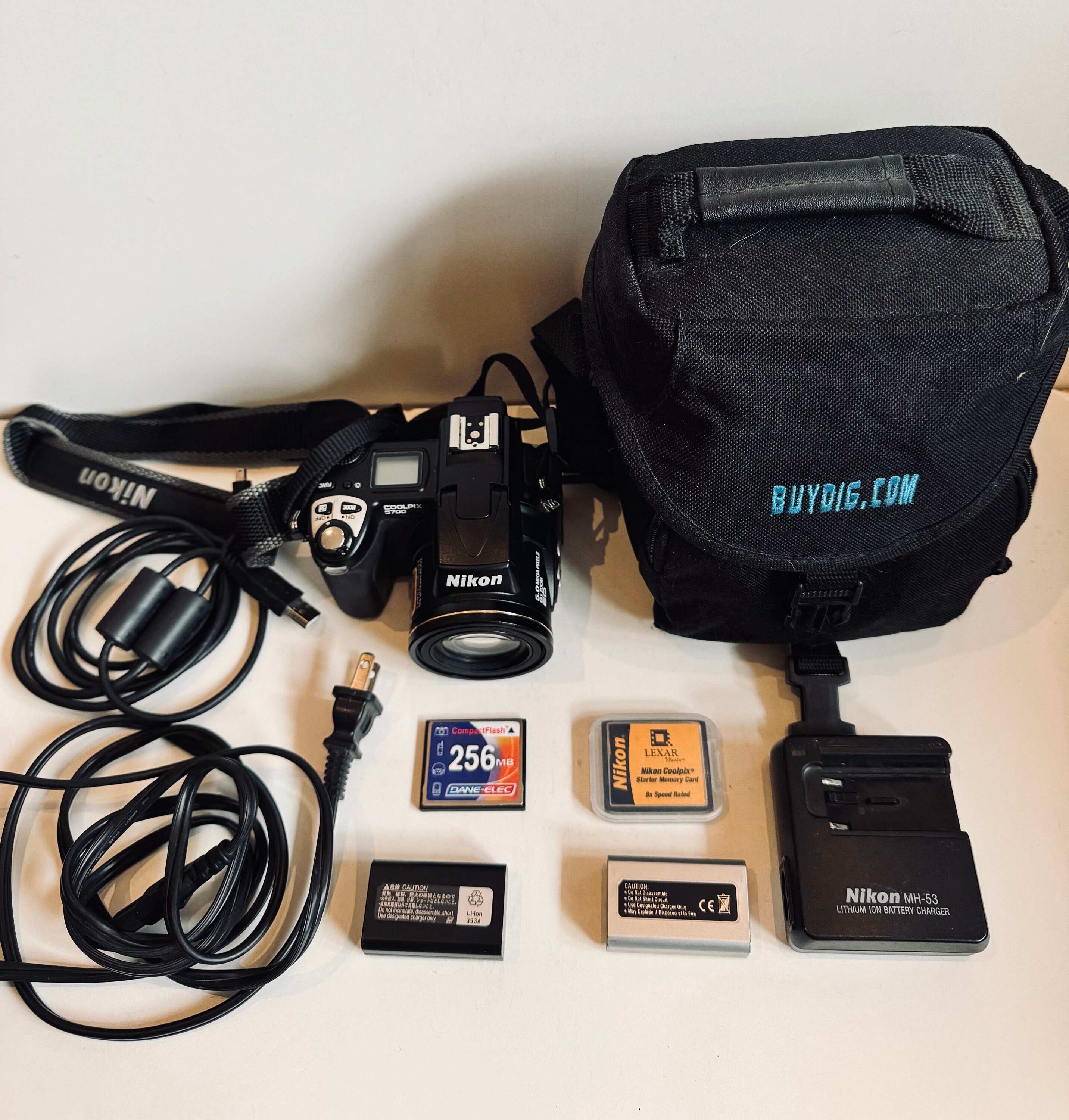 2003 Vintage Nikon Coolpix 5700 Digital Camera Bundle W 256 MB