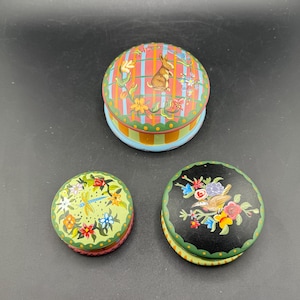 3 Vintage Round Hand Painted Trinket Boxes Bunny Rabbit Dragonfly & Bird Folk Art Stash Box set 1997 The Home Collection for MFC Cottagecore